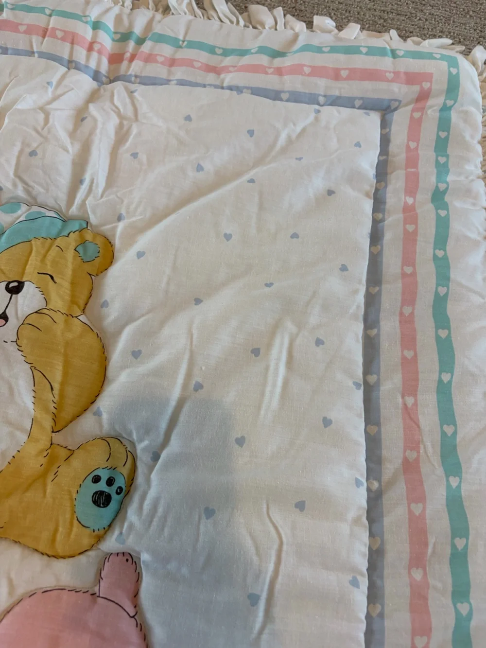 Vintage 1980’s Crib Blanket in Great Condition!